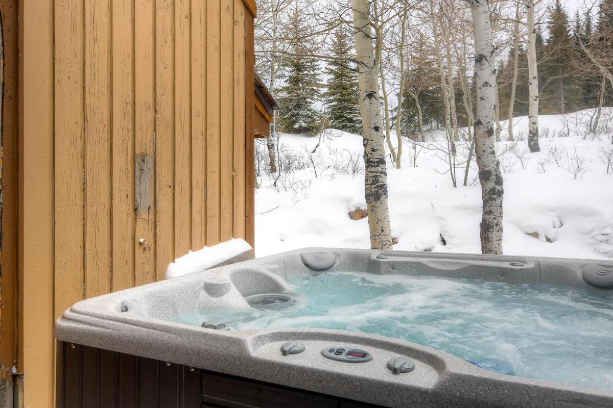 Popular attractions Area Nearby Property